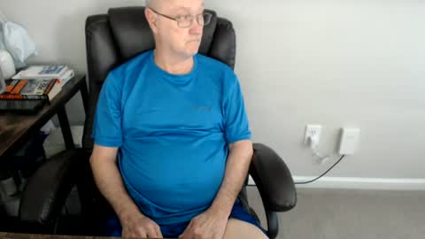 Snapshot of millenium0129 chatting on July 2, 4:24 pm millenium0129 online show from July 2, 4:24 pm