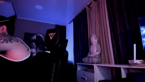 Snapshot of miller_g95 chatting on June 18, 5:51 am miller_g95 online show from June 18, 5:51 am