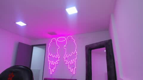 Snapshot of miller_silvana chatting on April 15, 11:50 am miller_silvana online show from April 15, 11:50 am