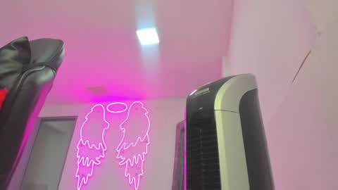 Snapshot of miller_silvana chatting on April 24, 11:34 am miller_silvana online show from April 24, 11:34 am