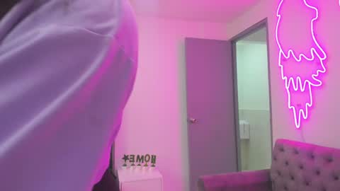 Snapshot of miller_silvana chatting on May 27, 11:40 am miller_silvana online show from May 27, 11:40 am