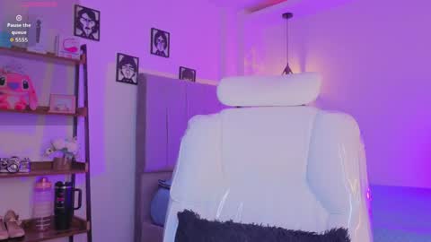 miller_vanessa_ online show from May 26, 9:00 pm