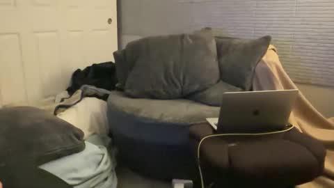 Snapshot of millerjdm chatting on December 21, 11:24 pm SlimnHungOH online show from December 21, 11:24 pm