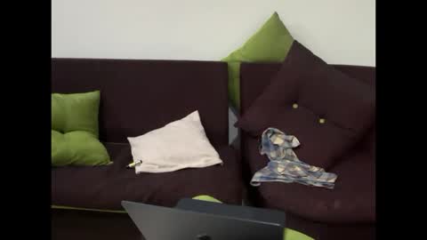 Snapshot of millerjdm chatting on October 18, 10:32 pm SlimnHungOH online show from October 18, 10:32 pm