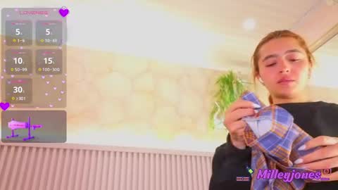 Snapshot of milleyjones_ chatting on June 8, 12:49 pm milleyjones_ online show from June 8, 12:49 pm