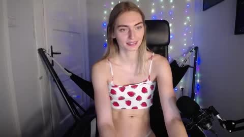 millie_lacroix online show from December 2, 3:58 pm