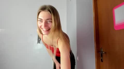 millie_lacroix online show from March 14, 1:49 pm