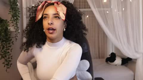 Snapshot of millie_volturi chatting on May 27, 12:24 pm millie_volturi online show from May 27, 12:24 pm