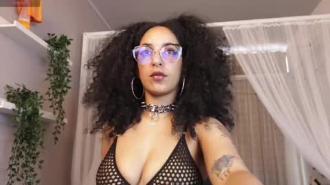 Snapshot of millie_volturi chatting on May 29, 1:31 pm millie_volturi online show from May 29, 1:31 pm