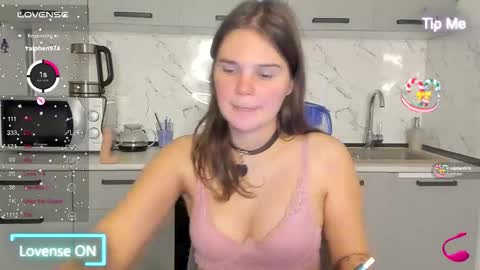 Welcome My name is Tina online show from September 19, 6:19 pm