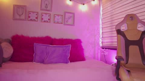 MILLY online show from February 2, 6:50 pm