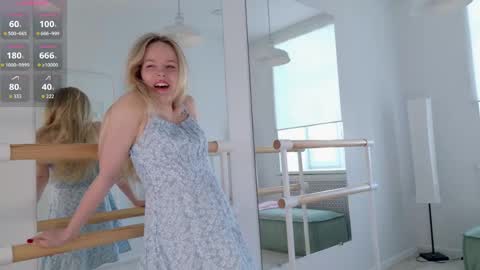 Snapshot of milly_shy chatting on May 26, 7:04 am Milly online show from May 26, 7:04 am