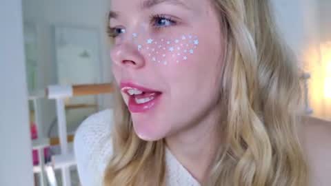 Snapshot of milly_shy chatting on June 25, 7:02 am Milly online show from June 25, 7:02 am
