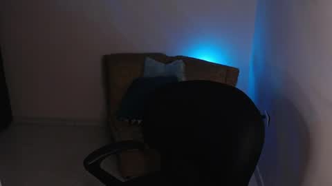 Snapshot of millyx_ chatting on May 30, 4:48 pm Emily online show from May 30, 4:48 pm