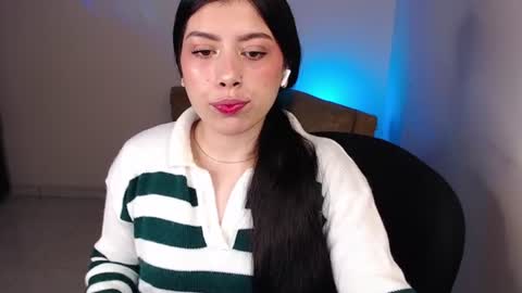 Snapshot of millyx_ chatting on June 24, 9:58 pm Emily online show from June 24, 9:58 pm