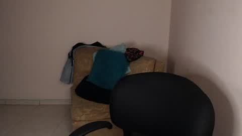 Snapshot of millyx_ chatting on June 28, 5:57 am Emily online show from June 28, 5:57 am