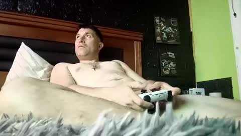 Snapshot of milo8223 chatting on December 24, 5:38 am milo8223 online show from December 24, 5:38 am