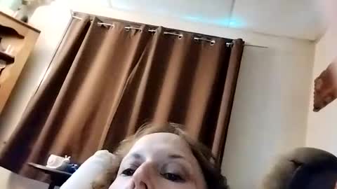 Snapshot of miloanj chatting on June 17, 2:29 pm miloanj online show from June 17, 2:29 pm