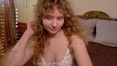 Snapshot of milounee chatting on May 9, 8:19 am milounee online show from May 9, 8:19 am