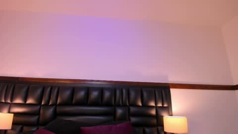 Milu Wallace  online show from February 27, 1:59 am