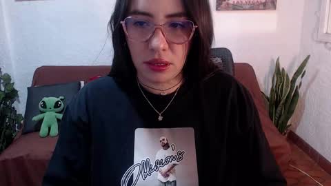 Milu Wallace  online show from March 7, 11:02 pm