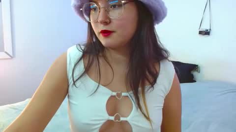 Snapshot of mily_baker chatting on December 12, 10:09 pm mily_baker online show from December 12, 10:09 pm