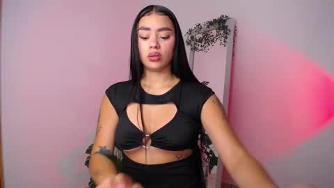 Mily Ortiz online show from December 4, 4:48 pm