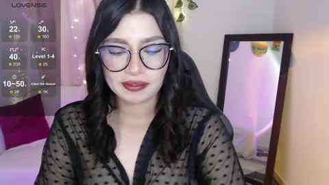 Snapshot of mily_thomson_b chatting on May 23, 12:05 am Mily online show from May 23, 12:05 am