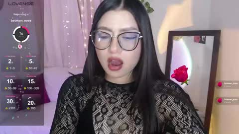 Snapshot of mily_thomson_b chatting on June 6, 3:44 am Mily online show from June 6, 3:44 am