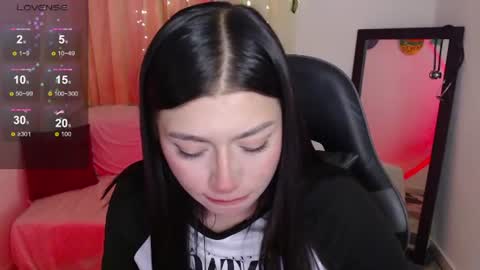 Snapshot of mily_thomson_b chatting on June 11, 2:53 am Mily online show from June 11, 2:53 am