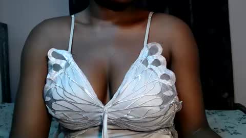 mimiebony online show from July 13, 7:55 am