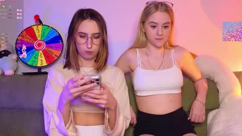 Snapshot of mimipaws chatting on February 16, 7:43 pm MilaBlack and StacyBlonde Today unboxing Lovens OMG online show from February 16, 7:43 pm