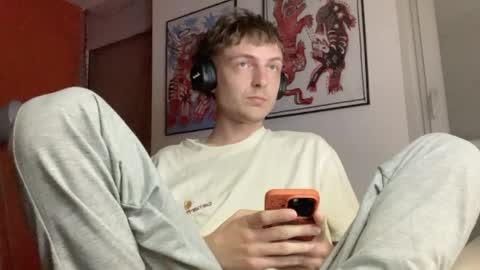 Snapshot of mimiro12 chatting on April 3, 12:19 am mimiro12 online show from April 3, 12:19 am