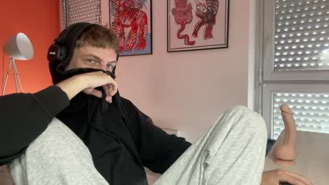 Snapshot of mimiro12 chatting on April 3, 12:25 pm mimiro12 online show from April 3, 12:25 pm