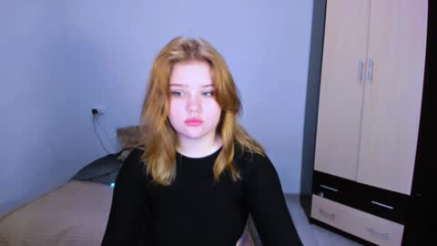 hi Im Mina  online show from December 3, 2:30 am