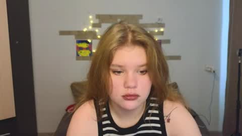 Snapshot of mina27372 chatting on May 10, 8:52 am hi Im Mina online show from May 10, 8:52 am
