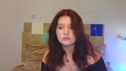 Snapshot of mina27372 chatting on May 20, 8:31 am hi Im Mina online show from May 20, 8:31 am