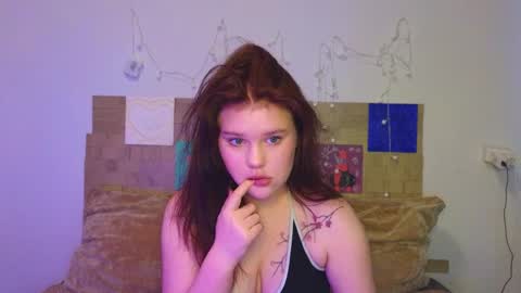 Snapshot of mina27372 chatting on May 25, 9:37 am hi Im Mina online show from May 25, 9:37 am