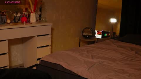 Emily online show from April 7, 2:39 pm