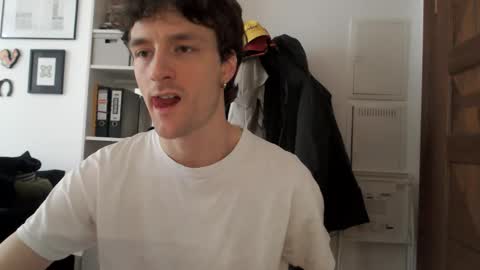 Snapshot of mindly chatting on December 15, 12:42 pm Mindly online show from December 15, 12:42 pm