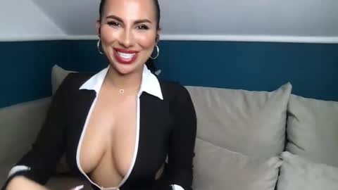 Snapshot of mindy_erotic chatting on May 8, 5:29 pm Mindy online show from May 8, 5:29 pm