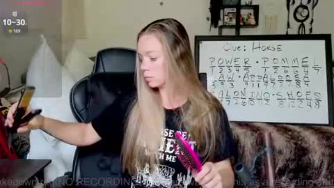 Snapshot of mindymars chatting on June 18, 7:07 pm Mindy Mars online show from June 18, 7:07 pm