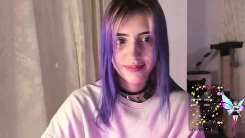 Snapshot of minefoxy2 chatting on December 12, 8:47 am Amber online show from December 12, 8:47 am