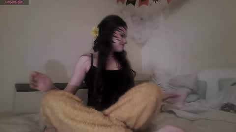 Snapshot of minforbush chatting on October 31, 5:19 am Amelia online show from October 31, 5:19 am