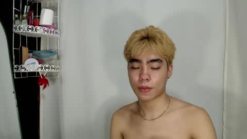 mingkla_man online show from May 6, 6:46 pm