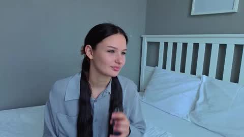 Snapshot of mini_bunny_mini chatting on October 24, 6:54 am KarinaLeila online show from October 24, 6:54 am