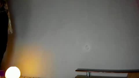 Amelia online show from April 14, 8:59 pm