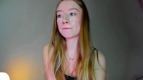 Snapshot of minidiva_ chatting on April 20, 6:20 pm Amelia online show from April 20, 6:20 pm