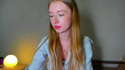 Snapshot of minidiva_ chatting on May 11, 11:35 pm Amelia online show from May 11, 11:35 pm