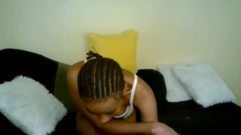 minieme001 online show from March 2, 4:36 am